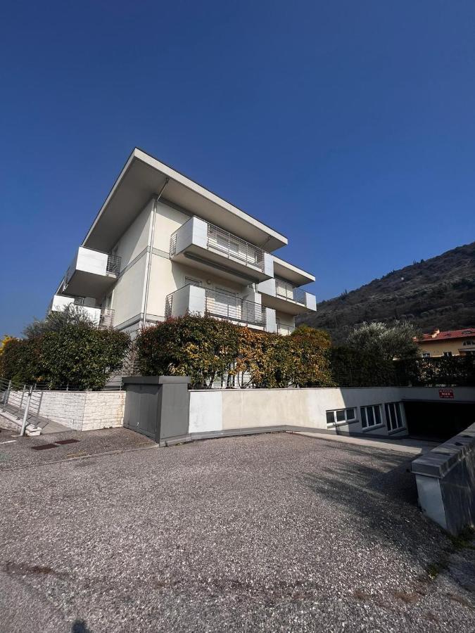 Garden & Pool Perugini Apartment Torbole Sul Garda Luaran gambar