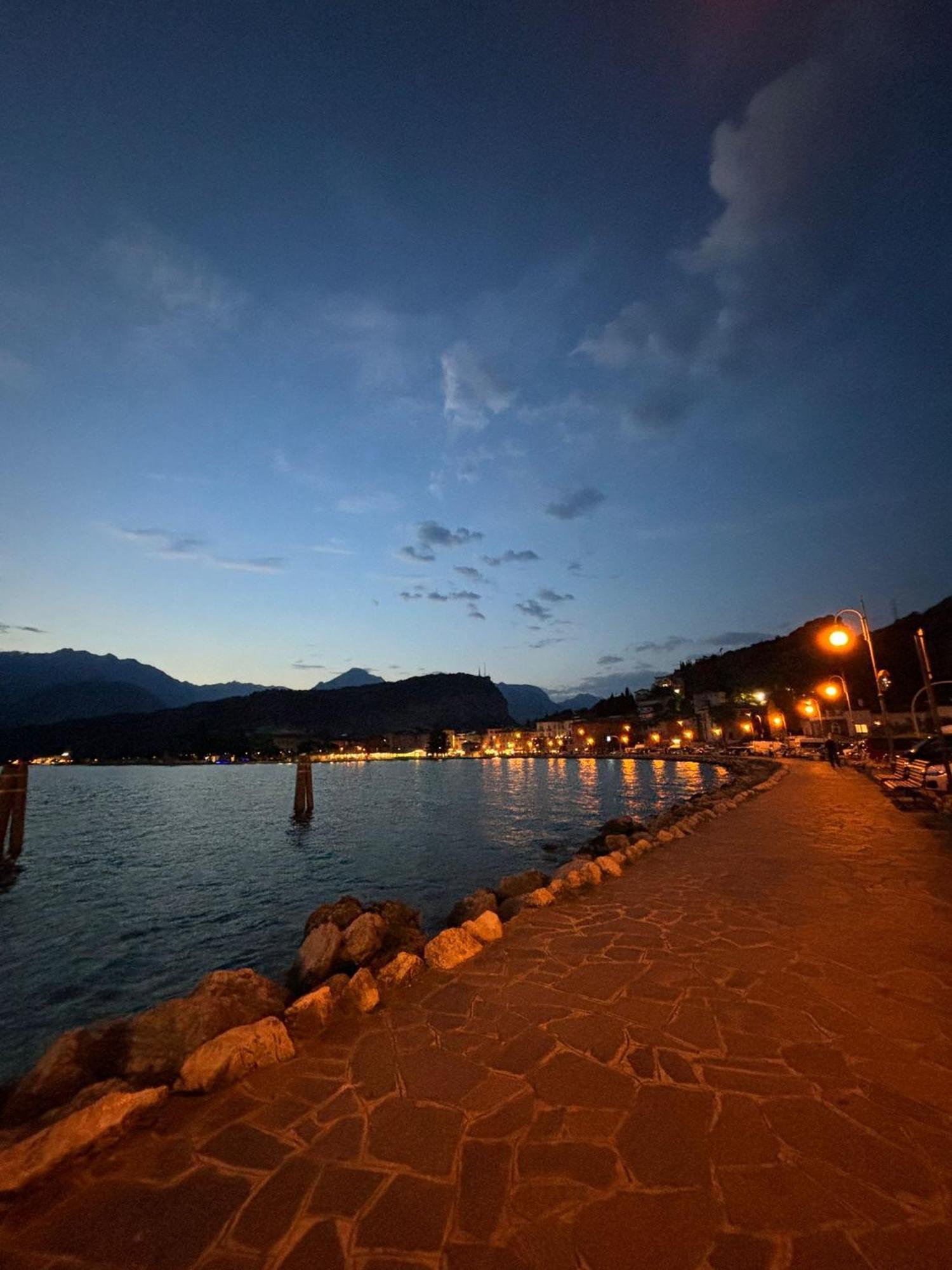Garden & Pool Perugini Apartment Torbole Sul Garda Luaran gambar