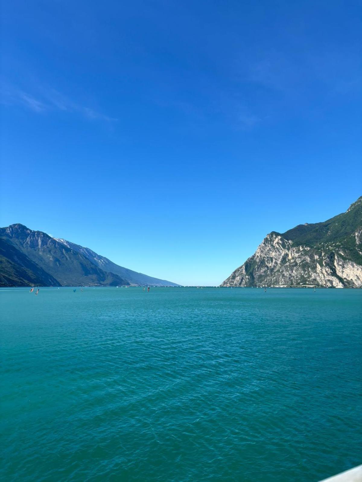 Garden & Pool Perugini Apartment Torbole Sul Garda Luaran gambar