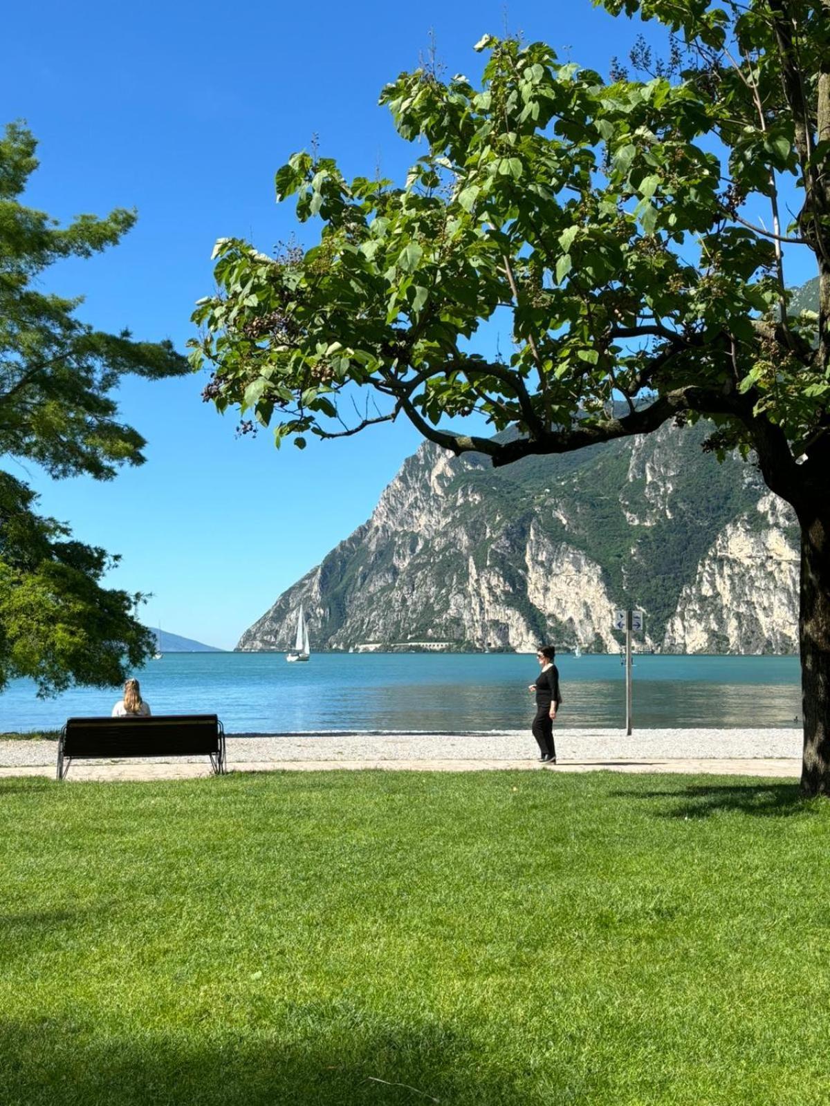 Garden & Pool Perugini Apartment Torbole Sul Garda Luaran gambar